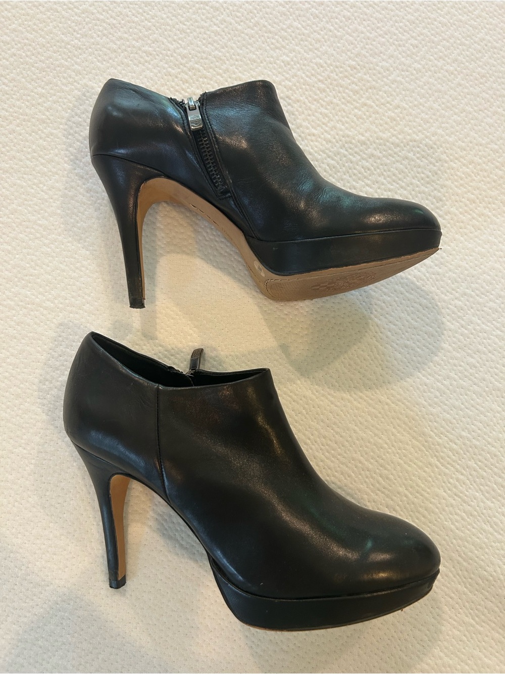 Vince Camuto Women’s Black Leather High-Heel Ankle Booties. Size 8.